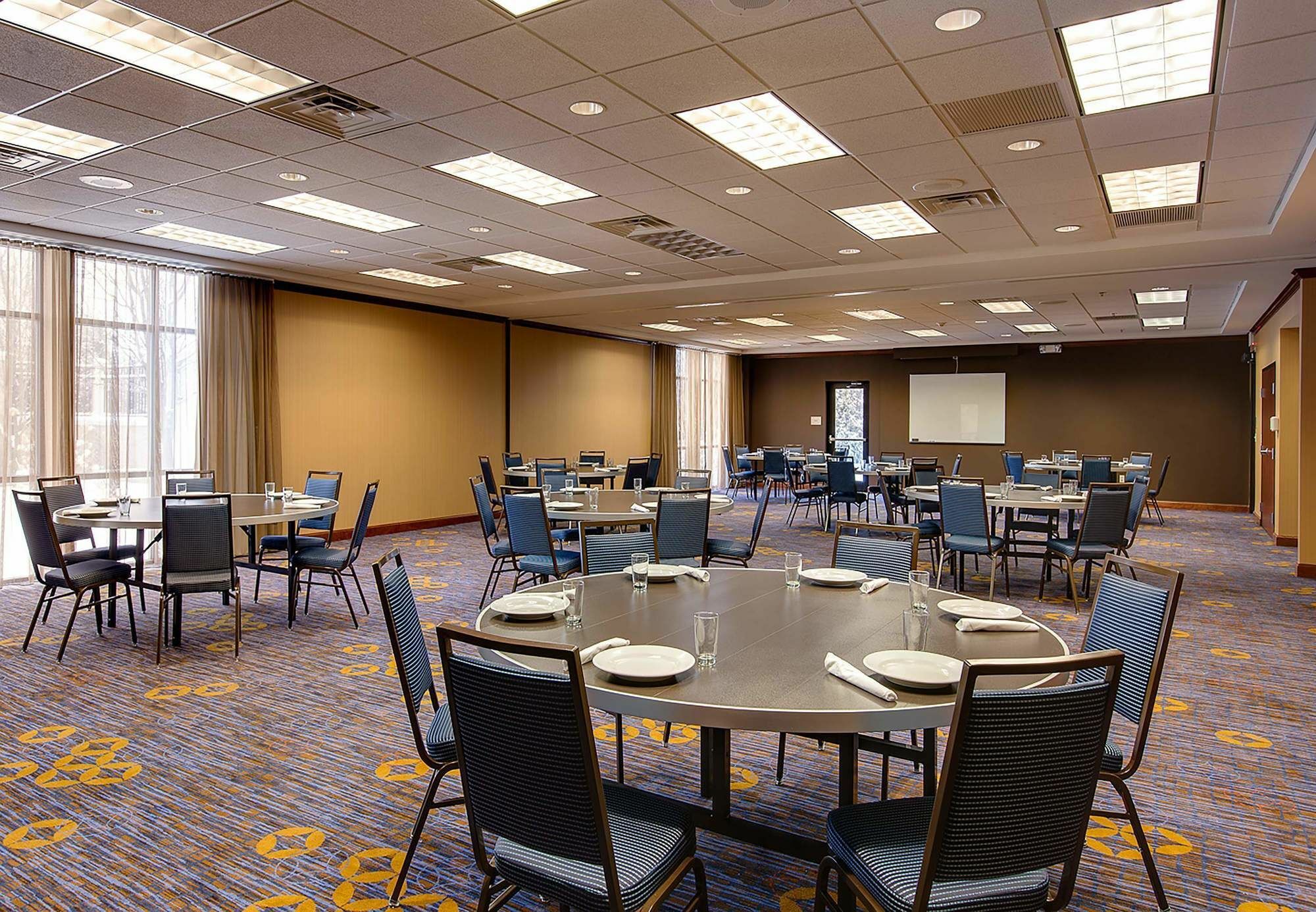 Courtyard By Marriott Chicago Schaumburg/Woodfield Mall Dış mekan fotoğraf